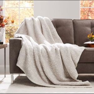 NWT Barefoot Dreams Dupe